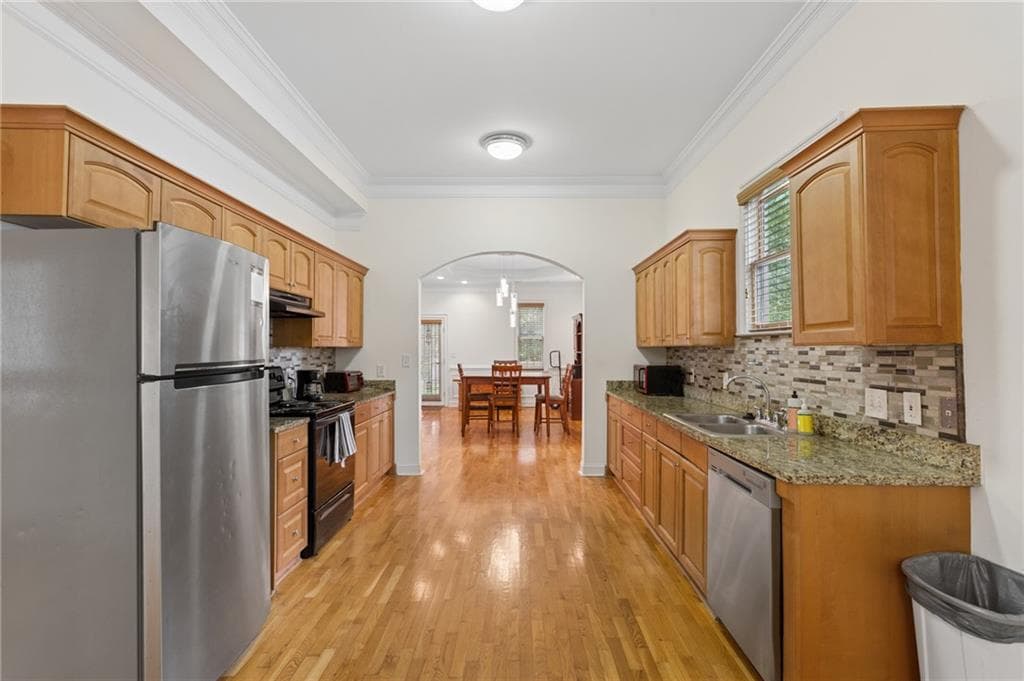 3 bedroom, 3 bathroom, 2,192 sq ft single family residence for rent at 649 Peeples Street, Atlanta, GA 30310 for $2,400 a month — photo 6