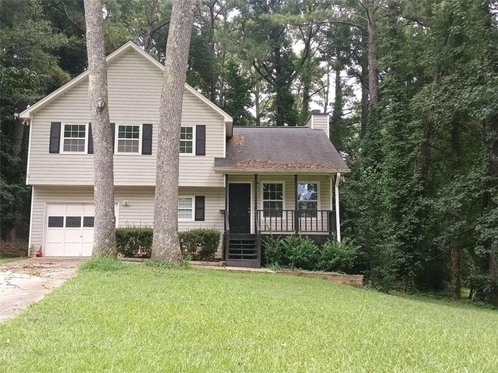 3 bedroom, 3 bathroom, 1,400 sq ft single family residence for sale at 8298 Blackfoot Trail, Jonesboro, GA 30236