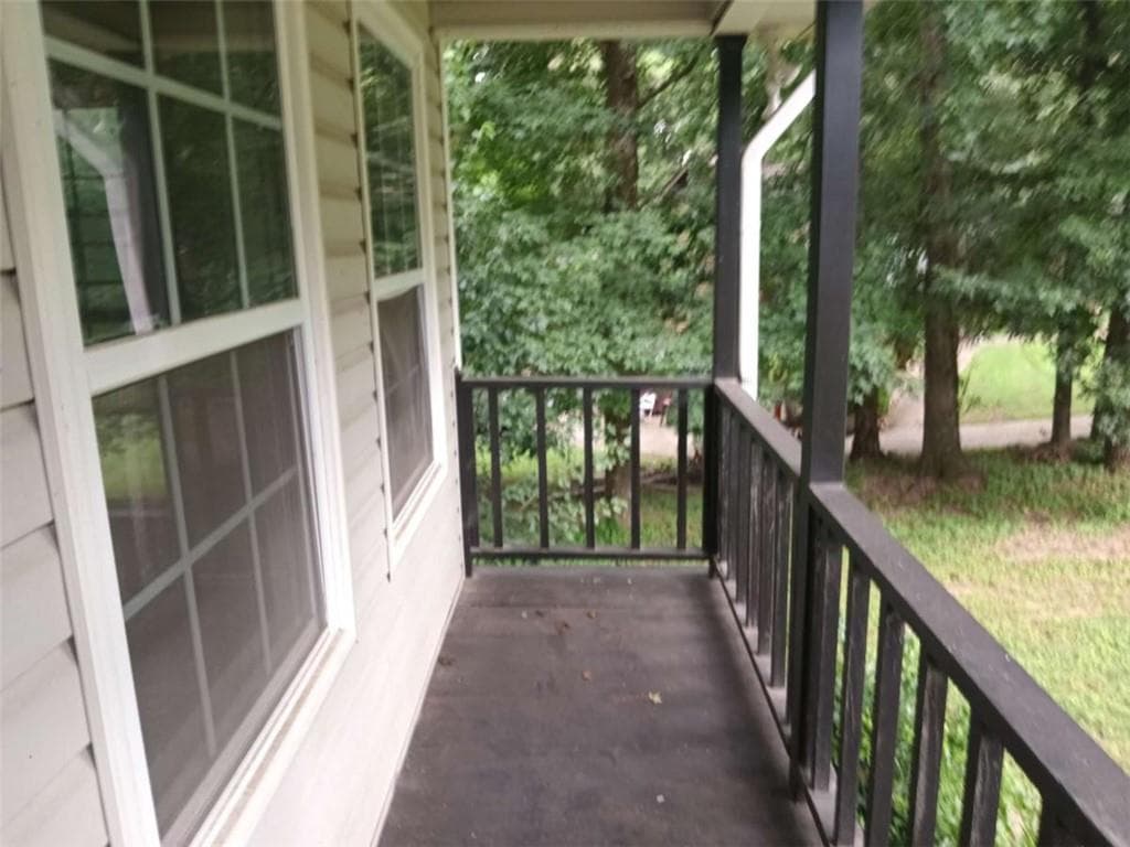 3 bedroom, 3 bathroom, 1,400 sq ft single family residence for sale at 8298 Blackfoot Trail, Jonesboro, GA 30236 — photo 3