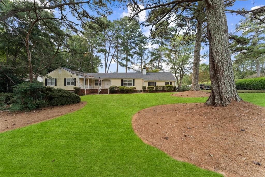 5 bedroom, 3 bathroom, 2,672 sq ft single family residence for rent at 595 Hembree Road, Roswell, GA 30076 for $3,450 a month — photo 1 of 29
