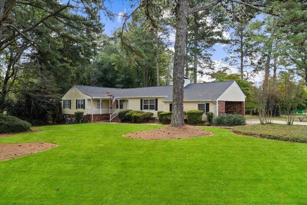 5 bedroom, 3 bathroom, 2,672 sq ft single family residence for rent at 595 Hembree Road, Roswell, GA 30076 for $3,450 a month — photo 2