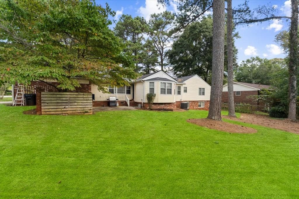 5 bedroom, 3 bathroom, 2,672 sq ft single family residence for rent at 595 Hembree Road, Roswell, GA 30076 for $3,450 a month — photo 5