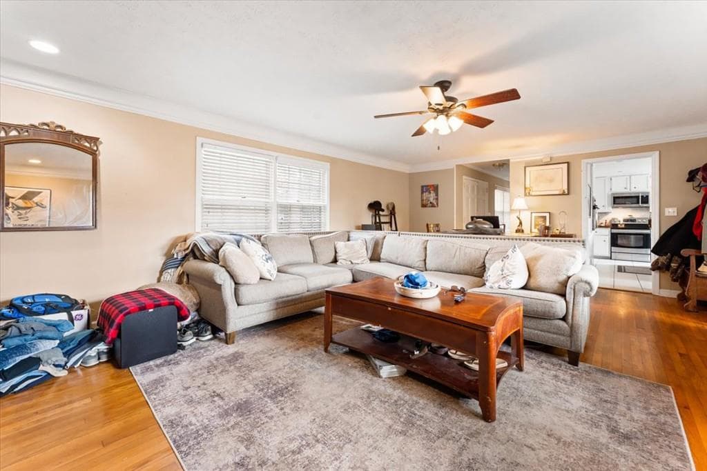 5 bedroom, 3 bathroom, 2,672 sq ft single family residence for rent at 595 Hembree Road, Roswell, GA 30076 for $3,450 a month — photo 9