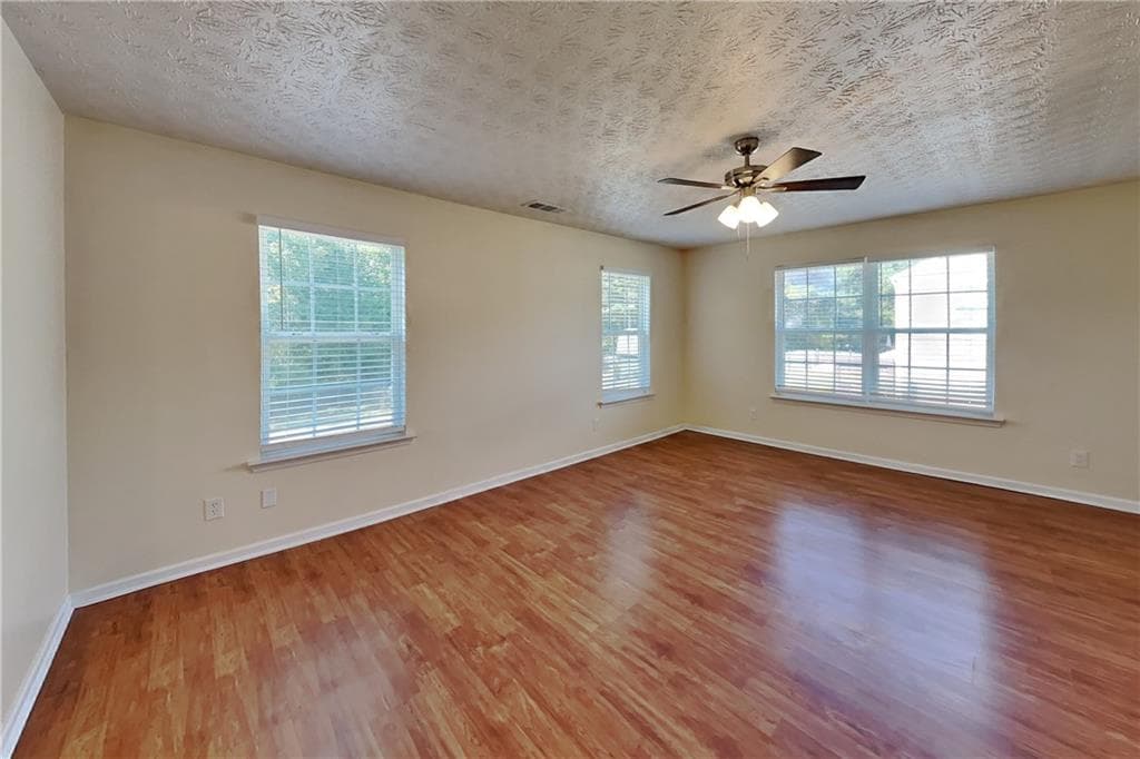 4 bedroom, 3 bathroom, 2,399 sq ft single family residence for rent at 3271 Deer Valley Drive, Acworth, GA 30101 for $2,475 a month — photo 8