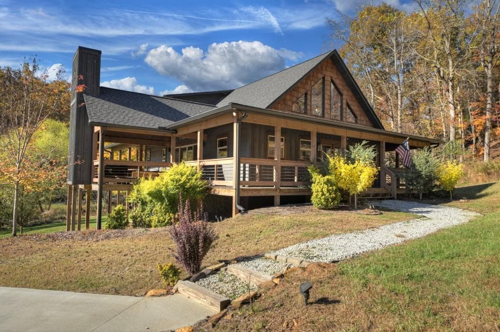 3 bedroom, 3 bathroom, 2,034 sq ft single family residence for sale at 89 High Meadows Court, Morganton, GA 30560