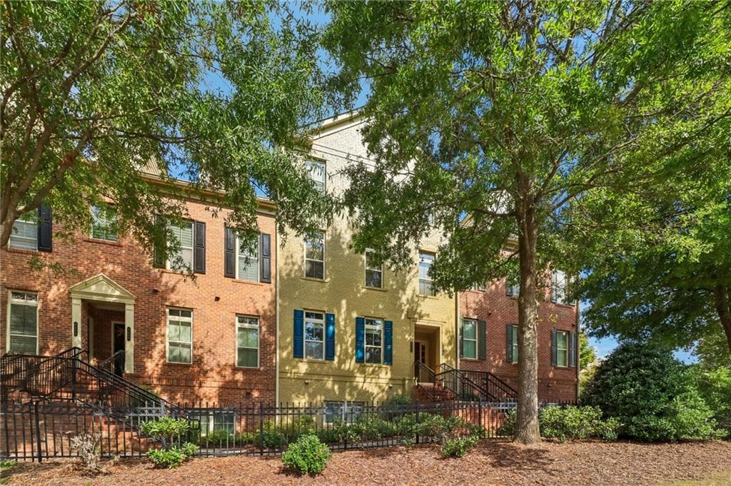 2 bedroom, 2 bathroom, 1,160 sq ft townhouse for sale at 6434 Chariot Street 3, Sandy Springs, GA 30328 — photo 2