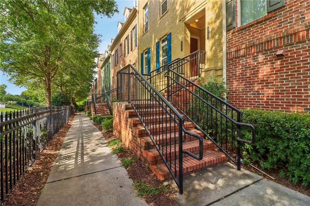 2 bedroom, 2 bathroom, 1,160 sq ft townhouse for sale at 6434 Chariot Street 3, Sandy Springs, GA 30328 — photo 3