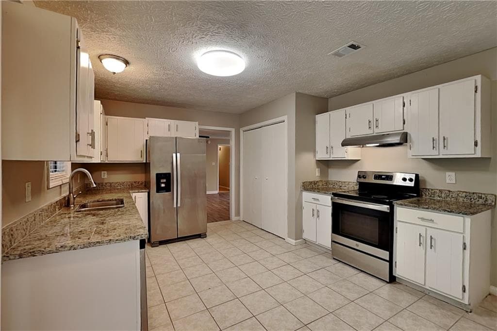 3 bedroom, 2 bathroom, 1,465 sq ft single family residence for rent at 4364 S Landing Drive, Marietta, GA 30066 for $2,500 a month — photo 5