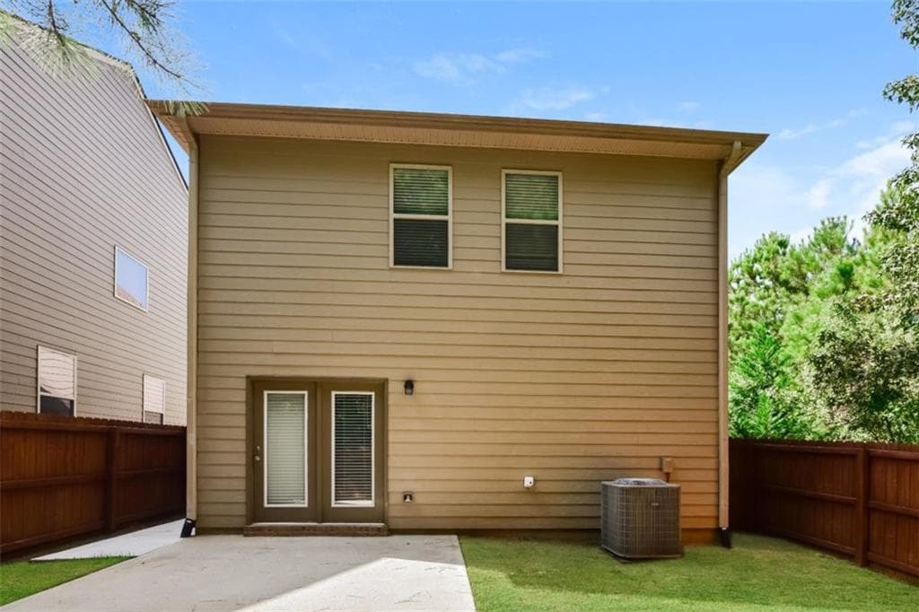 4 bedroom, 3 bathroom, 2,172 sq ft single family residence for sale at 5097 Rapahoe Trail, Atlanta, GA 30349 — photo 4