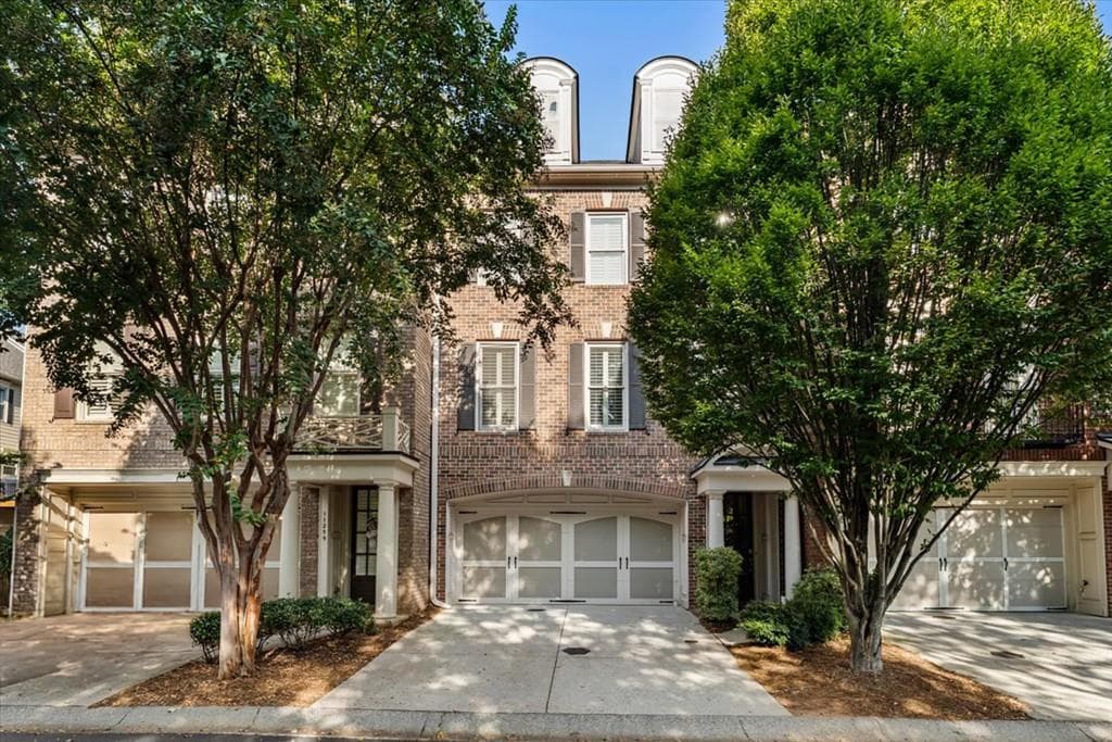 4 bedroom, 4 bathroom, 3,157 sq ft townhouse for rent at 11257 Calypso Drive, Alpharetta, GA 30009 for $4,100 a month — photo 1 of 26