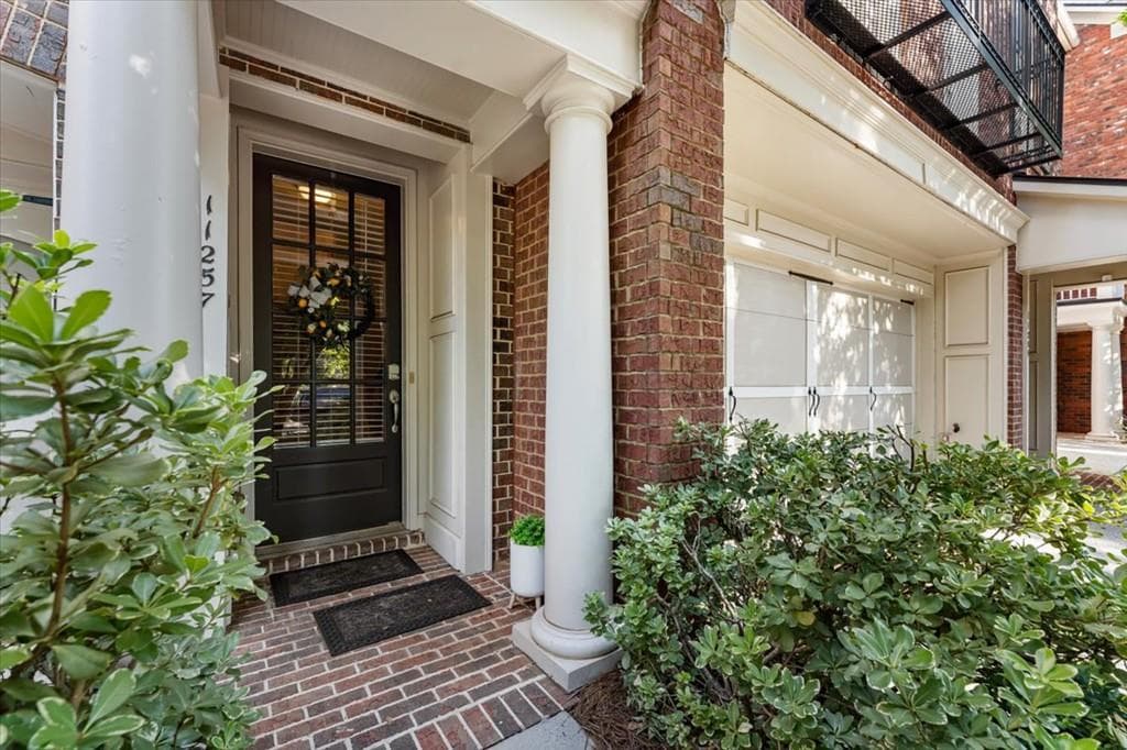 4 bedroom, 4 bathroom, 3,157 sq ft townhouse for rent at 11257 Calypso Drive, Alpharetta, GA 30009 for $4,100 a month — photo 2