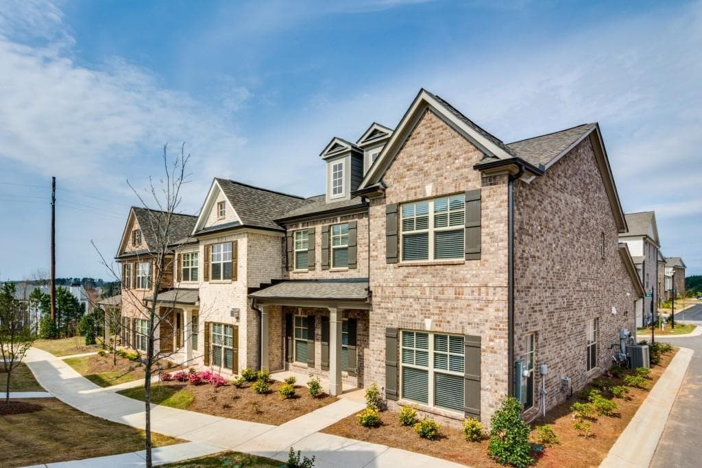 3 bedroom, 3 bathroom, 2,050 sq ft townhouse for sale at 3762 Ledgemont Drive, Suwanee, GA 30024 — photo 1 of 29