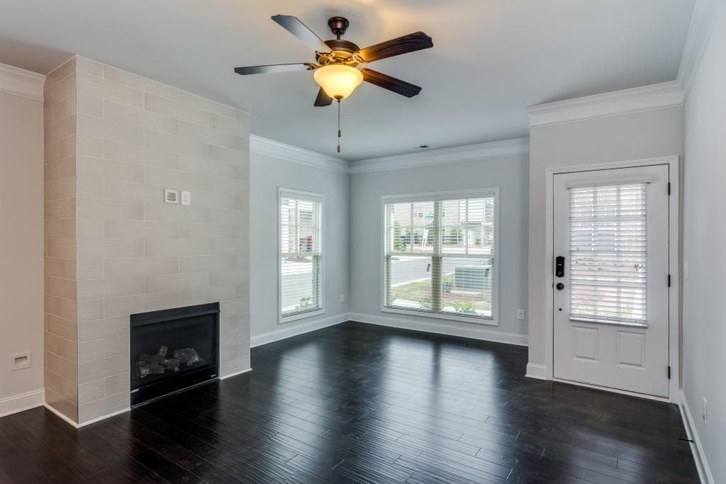 3 bedroom, 3 bathroom, 2,050 sq ft townhouse for sale at 3762 Ledgemont Drive, Suwanee, GA 30024 — photo 4