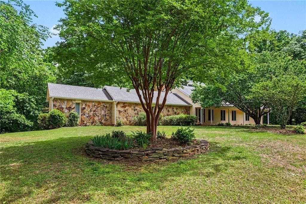 4 bedroom, 3 bathroom, 4,393 sq ft single family residence for sale at 9270 Riverclub Parkway NE, Johns Creek, GA 30097 — photo 2