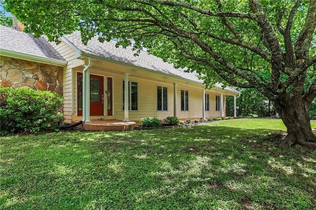 4 bedroom, 3 bathroom, 4,393 sq ft single family residence for sale at 9270 Riverclub Parkway NE, Johns Creek, GA 30097 — photo 8