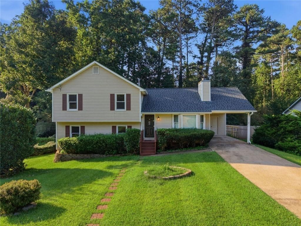 4 bedroom, 2 bathroom, 1,712 sq ft single family residence for sale at 1380 Ashbrook Drive, Lawrenceville, GA 30043