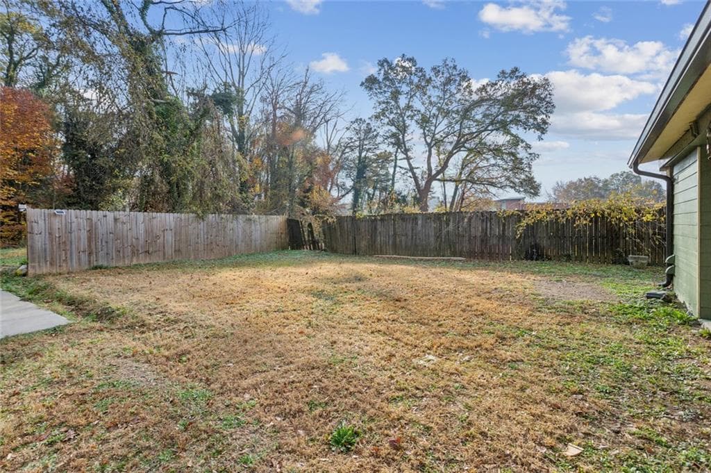 3 bedroom, 2 bathroom, 4,771 sq ft triplex for rent at 891 N Eugenia Place C, Atlanta, GA 30318 for $2,195 a month — photo 3