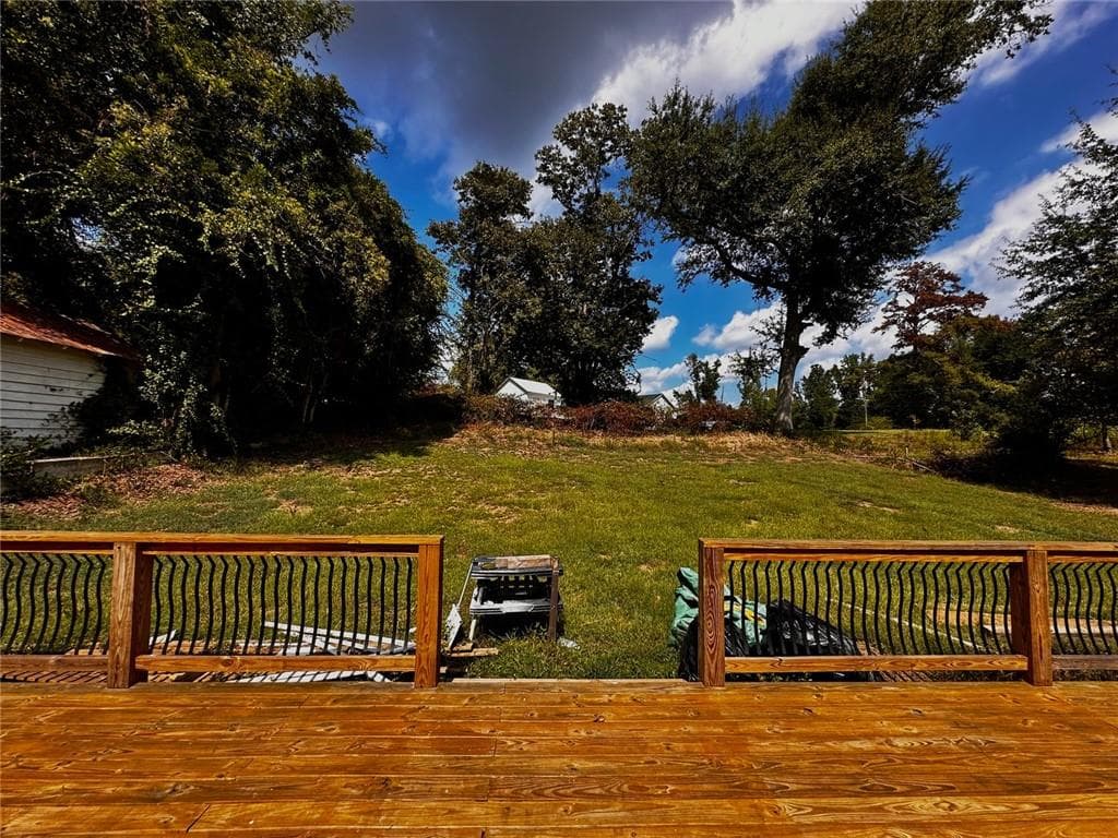 3 bedroom, 2 bathroom, 1,461 sq ft single family residence for sale at 11 Meridian Drive, Newnan, GA 30263 — photo 3