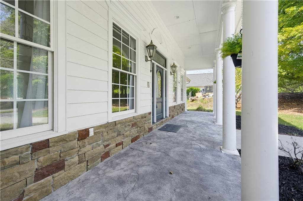 5 bedroom, 5 bathroom, 5,268 sq ft single family residence for sale at 4879 Goddards Ford Road, Gainesville, GA 30504 — photo 5
