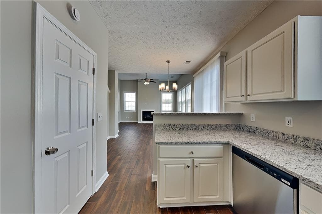 3 bedroom, 3 bathroom, 1,221 sq ft single family residence for rent at 709 Bedford Court, Woodstock, GA 30188 for $2,050 a month — photo 4