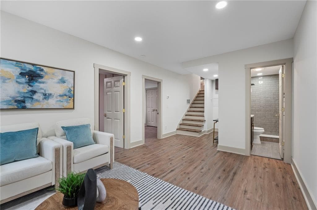 5 bedroom, 3 bathroom, 2,061 sq ft single family residence for sale at 2921 Pine Valley Circle, East Point, GA 30344 — photo 4