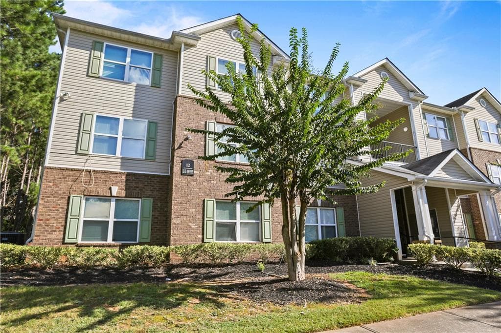 3 bedroom, 2 bathroom, 1,292 sq ft condominium for rent at 12203 Fairington Ridge Cir, Lithonia, GA 30038 for $1,800 a month