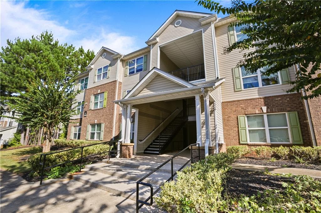 3 bedroom, 2 bathroom, 1,292 sq ft condominium for rent at 12203 Fairington Ridge Cir, Lithonia, GA 30038 for $1,800 a month — photo 2