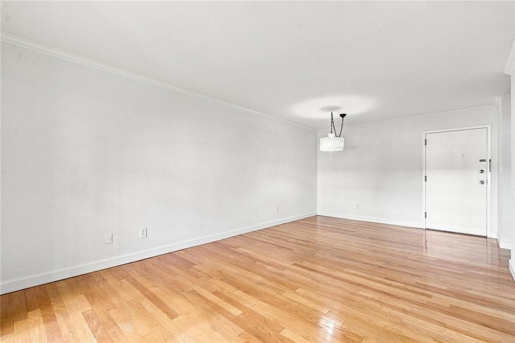 1 bedroom, 1 bathroom, 750 sq ft condominium for sale at 395 Pharr Road 208, Atlanta, GA 30305 — photo 4