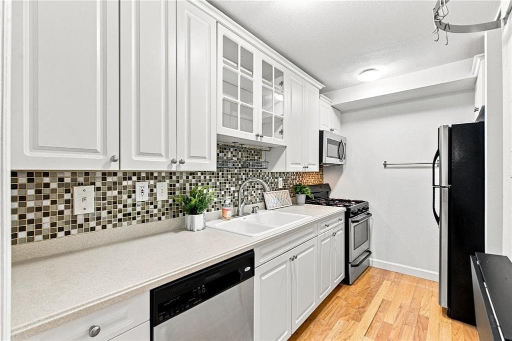 1 bedroom, 1 bathroom, 750 sq ft condominium for sale at 395 Pharr Road 208, Atlanta, GA 30305 — photo 8