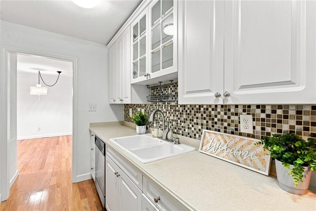 1 bedroom, 1 bathroom, 750 sq ft condominium for sale at 395 Pharr Road 208, Atlanta, GA 30305 — photo 9