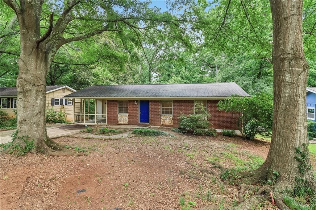 3 bedroom, 2 bathroom, 912 sq ft single family residence for sale at 923 Verdi Way, Clarkston, GA 30021