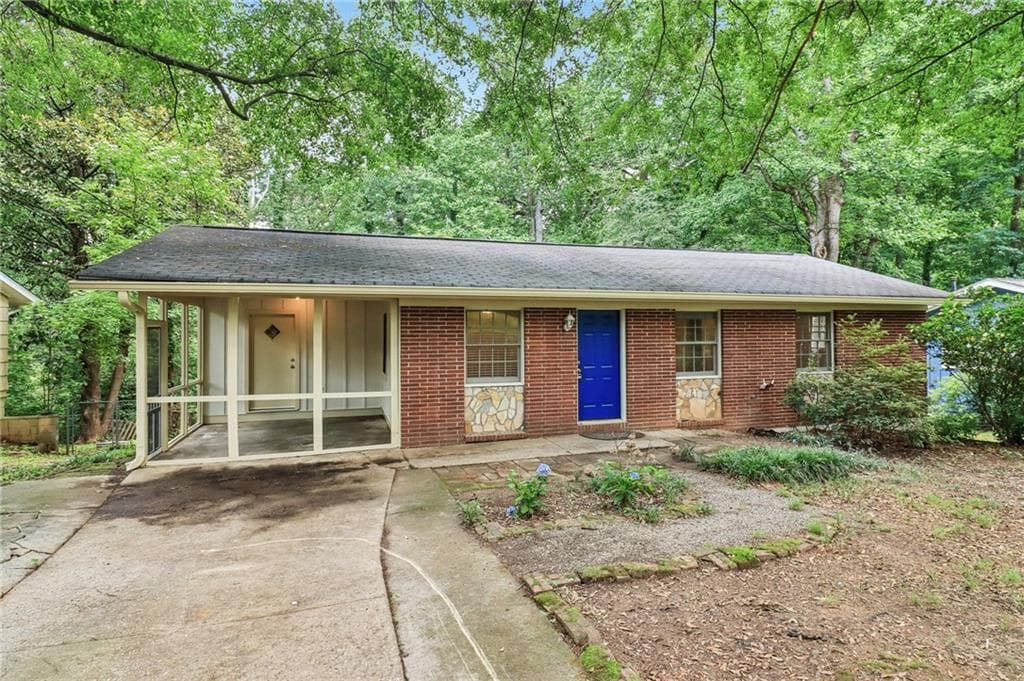 3 bedroom, 2 bathroom, 912 sq ft single family residence for sale at 923 Verdi Way, Clarkston, GA 30021 — photo 2