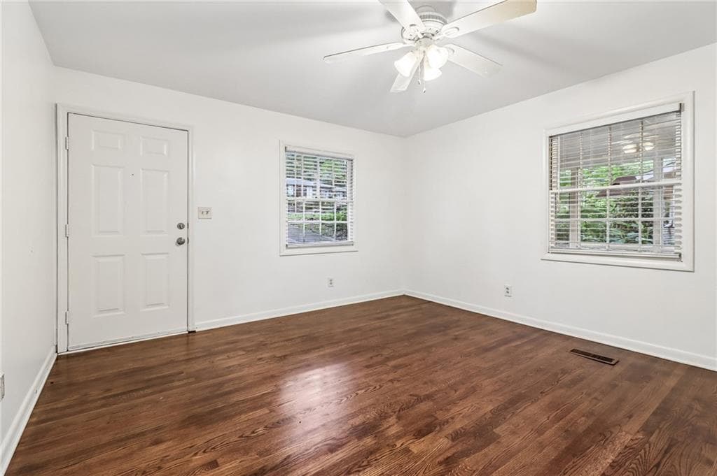 3 bedroom, 2 bathroom, 912 sq ft single family residence for sale at 923 Verdi Way, Clarkston, GA 30021 — photo 4