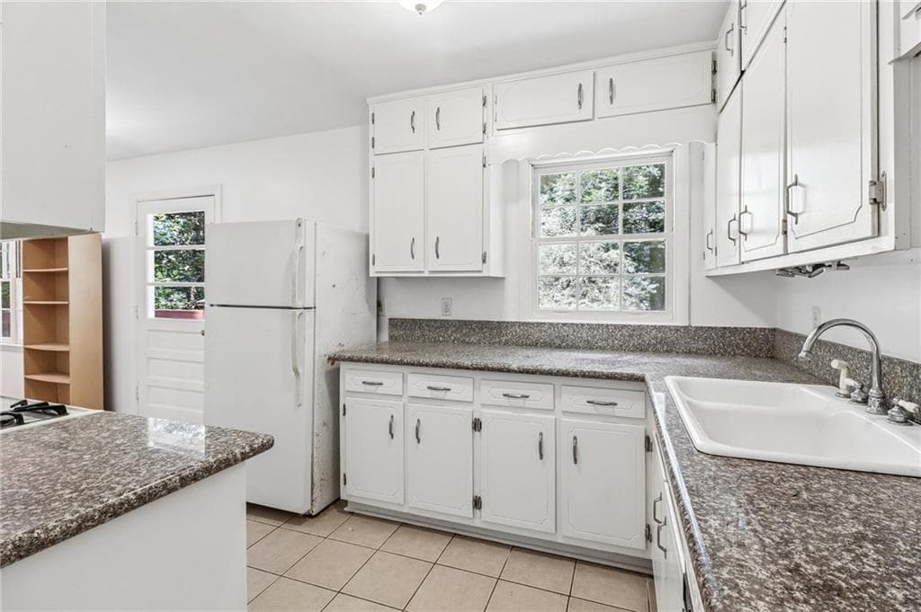 3 bedroom, 2 bathroom, 912 sq ft single family residence for sale at 923 Verdi Way, Clarkston, GA 30021 — photo 7
