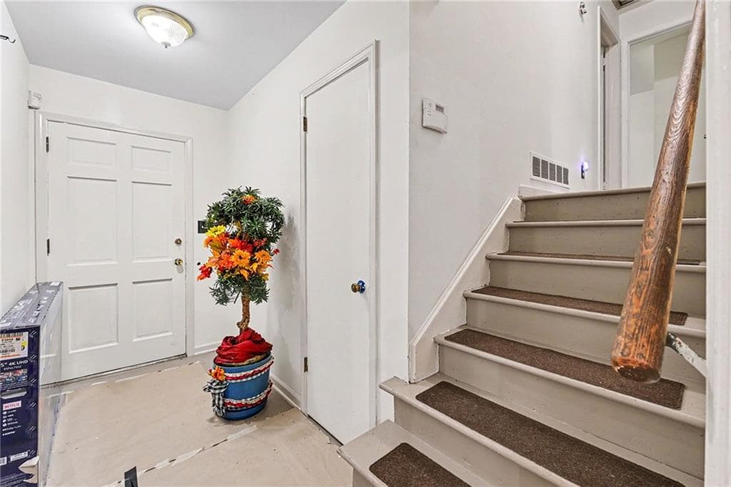 4 bedroom, 3 bathroom, 1,728 sq ft single family residence for sale at 3634 Telstar Drive, Ellenwood, GA 30294 — photo 4