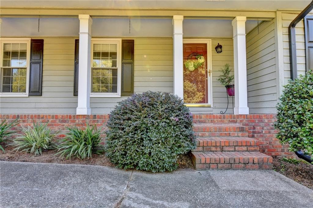 3 bedroom, 3 bathroom, 1,846 sq ft single family residence under contract at 673 Steeple Chase Drive, Lawrenceville, GA 30044 — photo 3