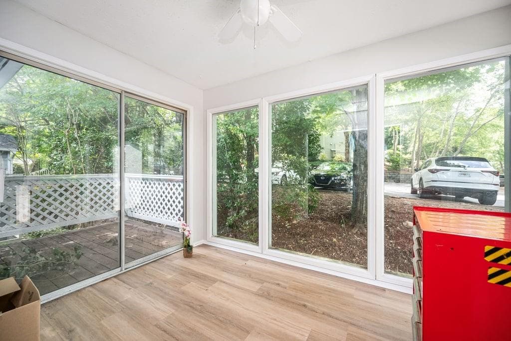 2 bedroom, 1 bathroom, 1,126 sq ft condominium for sale at 1105 Natchez Trace, Sandy Springs, GA 30350 — photo 4
