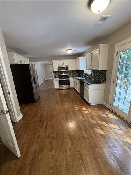 4 bedroom, 3 bathroom, 2,008 sq ft single family residence for rent at 944 Crossing Rock Drive, Lawrenceville, GA 30043 for $2,600 a month — photo 7