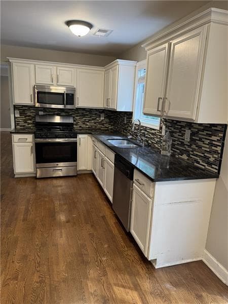 4 bedroom, 3 bathroom, 2,008 sq ft single family residence for rent at 944 Crossing Rock Drive, Lawrenceville, GA 30043 for $2,600 a month — photo 9
