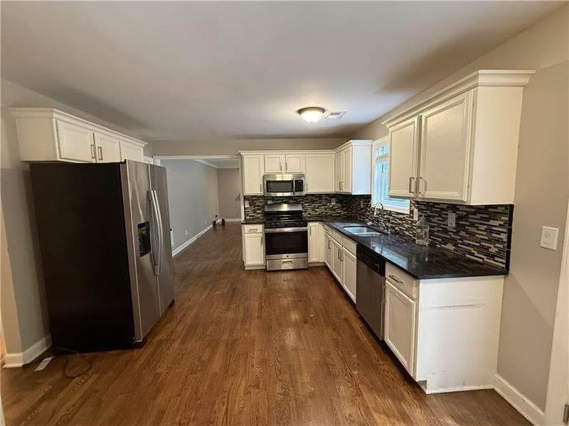 4 bedroom, 3 bathroom, 2,008 sq ft single family residence for rent at 944 Crossing Rock Drive, Lawrenceville, GA 30043 for $2,600 a month — photo 10