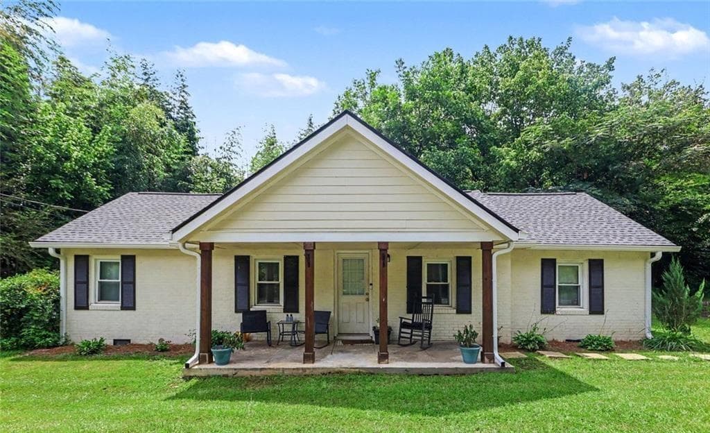 2 bedroom, 2 bathroom, 1,060 sq ft single family residence for sale at 118 McElroy Street, Bowdon, GA 30108
