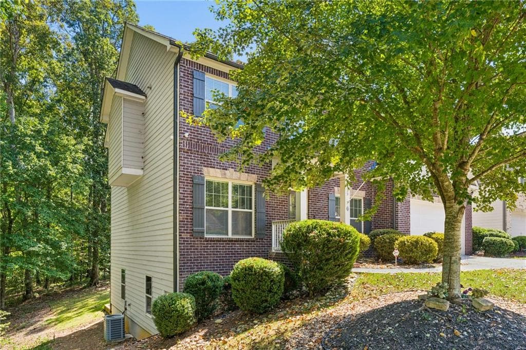 5 bedroom, 5 bathroom, 2,822 sq ft single family residence for rent at 1239 Side Step Trace, Lawrenceville, GA 30045 for $4,000 a month — photo 3