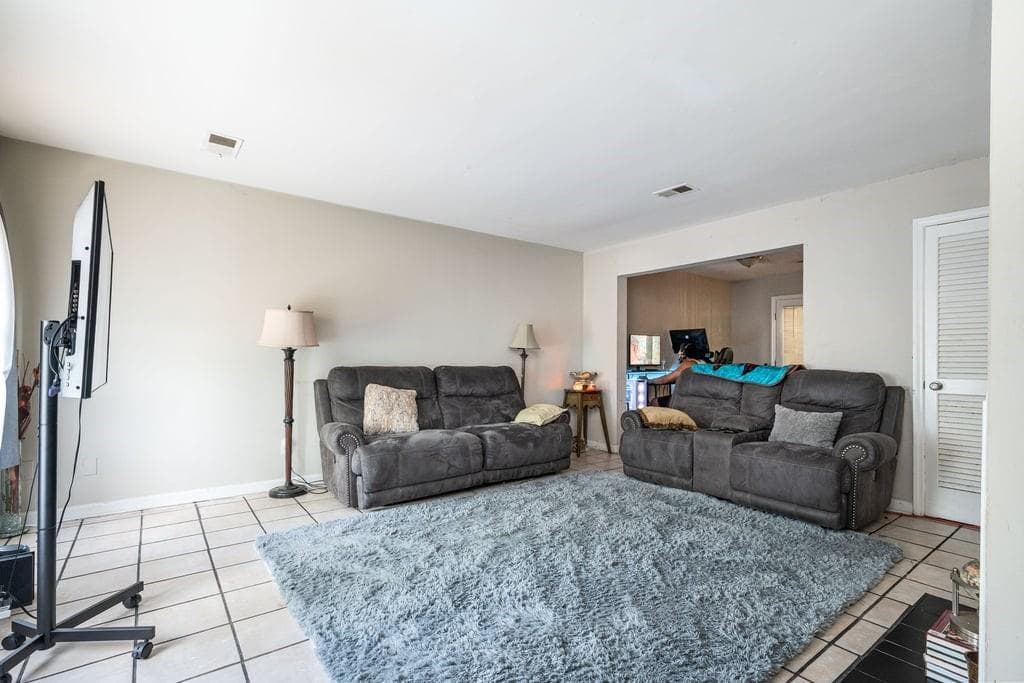2 bedroom, 3 bathroom, 1,240 sq ft townhouse for sale at 197 High Creek Drive, Roswell, GA 30076 — photo 7