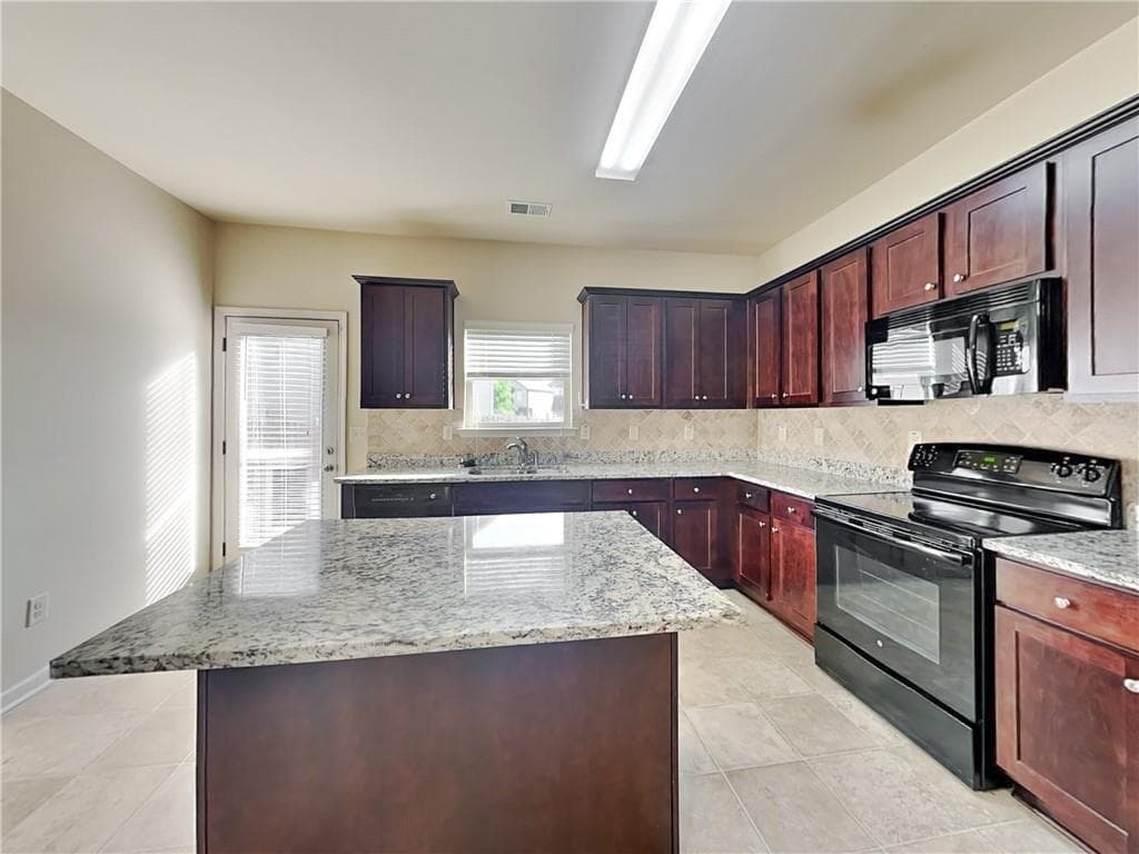 4 bedroom, 4 bathroom, 2,495 sq ft single family residence for rent at 1324 Little Hampton Drive, Lawrenceville, GA 30045 for $2,395 a month — photo 6