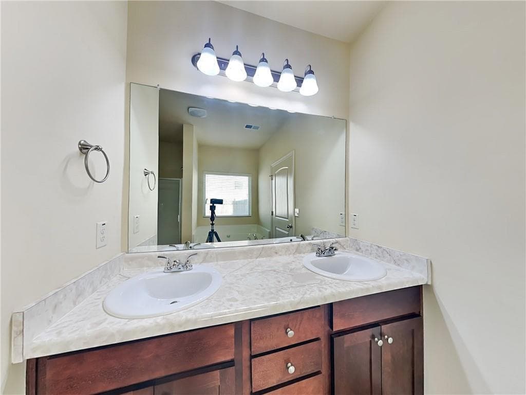 4 bedroom, 4 bathroom, 2,495 sq ft single family residence for rent at 1324 Little Hampton Drive, Lawrenceville, GA 30045 for $2,395 a month — photo 9