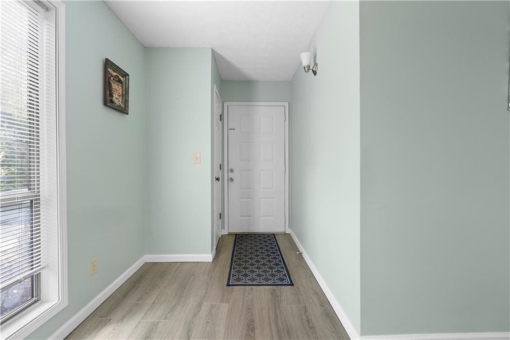 2 bedroom, 2 bathroom, 1,182 sq ft condominium for sale at 5077 Woodridge Way, Tucker, GA 30084 — photo 4