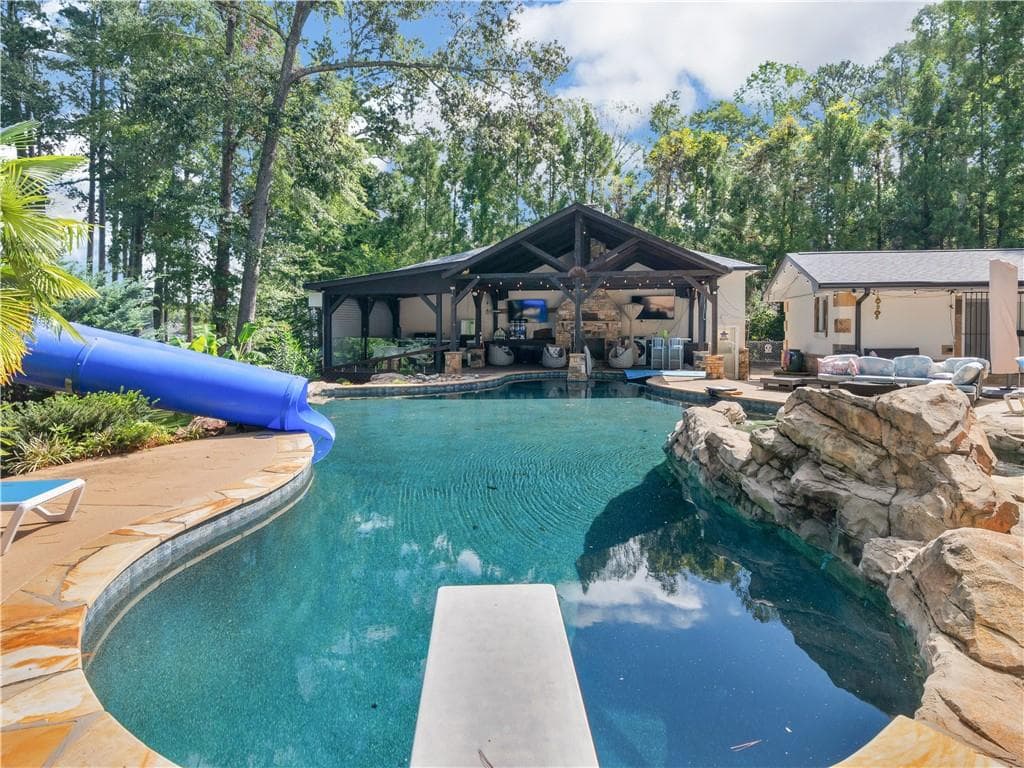 4 bedroom, 4 bathroom, 7,386 sq ft single family residence for sale at 2440 Emerald Drive, Jonesboro, GA 30236 — photo 9