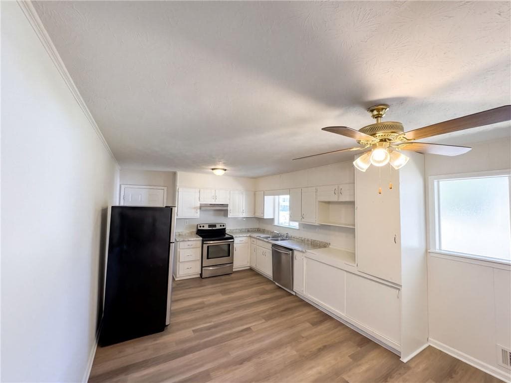 3 bedroom, 3 bathroom, 1,851 sq ft single family residence for sale at 5807 Cobbrook Drive, Ellenwood, GA 30294 — photo 2