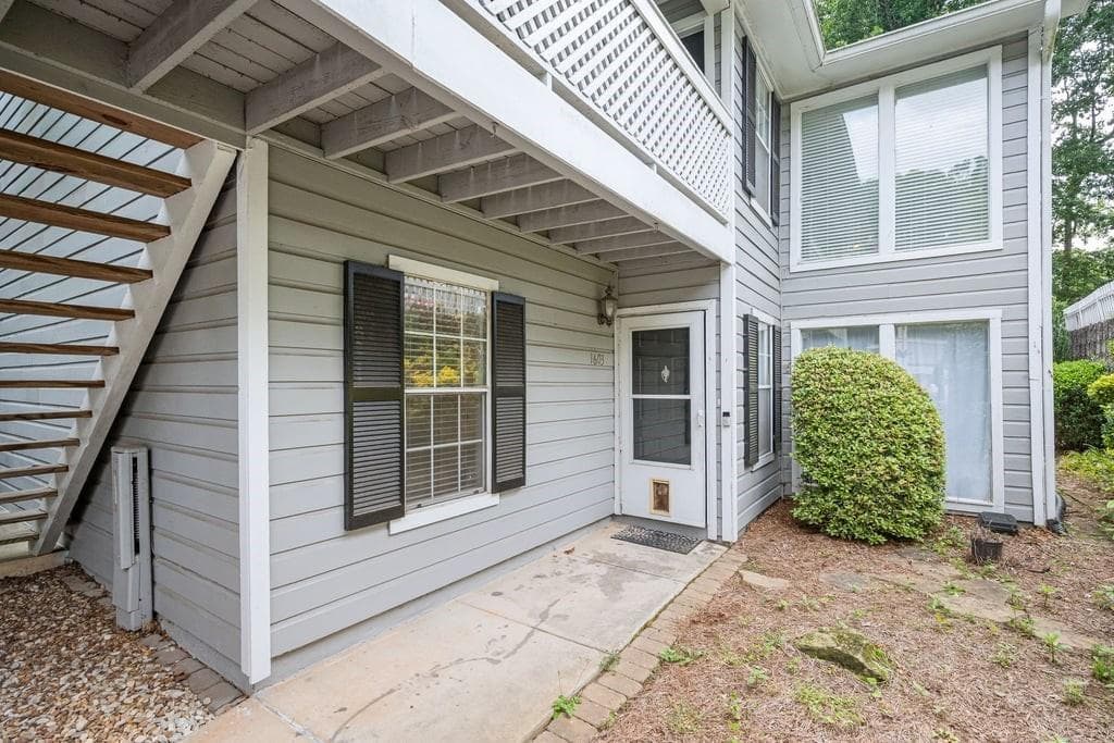 2 bedroom, 2 bathroom, 1,102 sq ft condominium for sale at 1603 Vicksburg Place, Sandy Springs, GA 30350