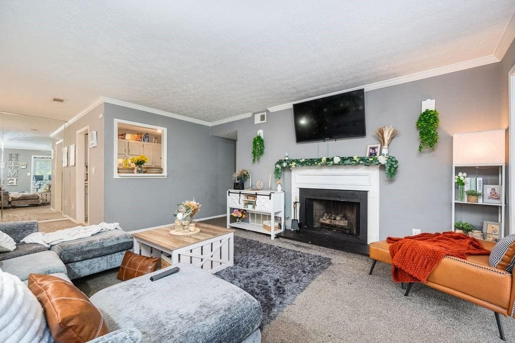 2 bedroom, 2 bathroom, 1,102 sq ft condominium for sale at 1603 Vicksburg Place, Sandy Springs, GA 30350 — photo 2